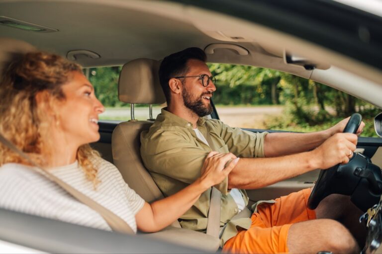 ¿Por qué rentar un auto es la mejor opción para tus viajes?